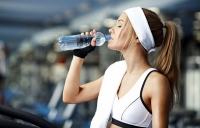 9 Thói quen uống nước gây ảnh hưởng đến sức khỏe?